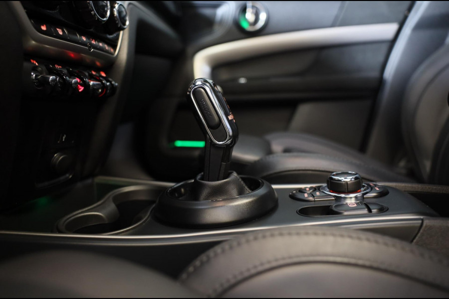 MINI Countryman 1.5 Cooper John Cooper Works / AUT / Acc / Head Up / Elek Stoelen / Camera / Memory / Leder / Open Pano / Led