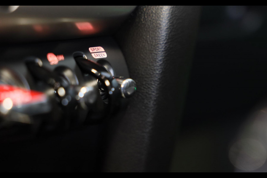 MINI Countryman 1.5 Cooper John Cooper Works / AUT / Acc / Head Up / Elek Stoelen / Camera / Memory / Leder / Open Pano / Led