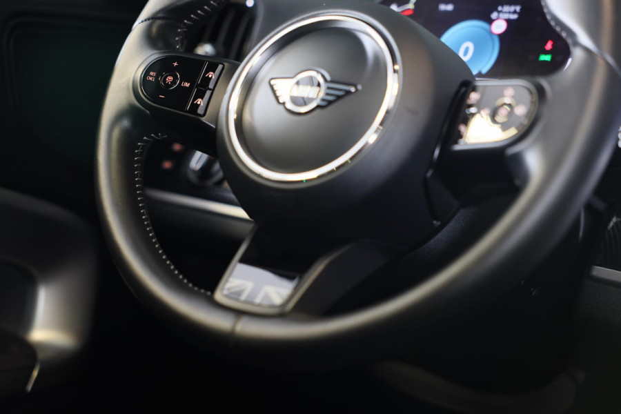 MINI Countryman 1.5 Cooper John Cooper Works / AUT / Acc / Head Up / Elek Stoelen / Camera / Memory / Leder / Open Pano / Led