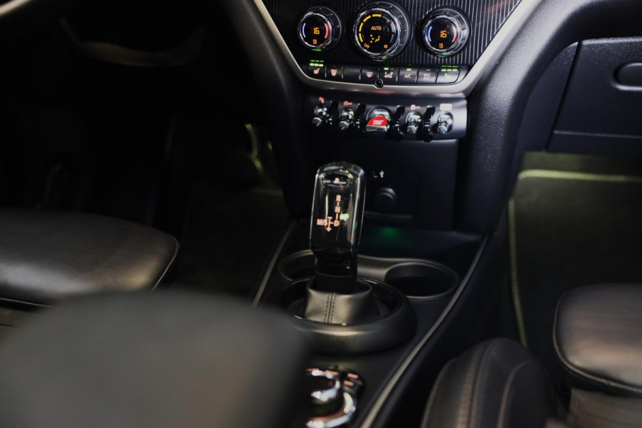 MINI Countryman 1.5 Cooper John Cooper Works / AUT / Acc / Head Up / Elek Stoelen / Camera / Memory / Leder / Open Pano / Led
