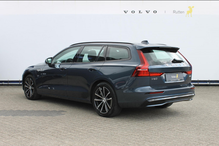 Volvo V60 T6 350PK Automaat Plug-in hybrid AWD Plus Dark Panoramisch schuif-kanteldak / Semi elektrisch wegklapbare trekhaak / Google infotainment / Verwarmbare voorstoelen en stuurwiel / Adaptieve cruise control