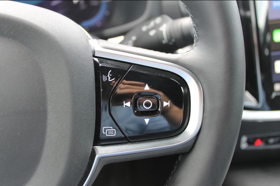 Volvo V60 T6 350PK Automaat Plug-in hybrid AWD Plus Dark Panoramisch schuif-kanteldak / Semi elektrisch wegklapbare trekhaak / Google infotainment / Verwarmbare voorstoelen en stuurwiel / Adaptieve cruise control