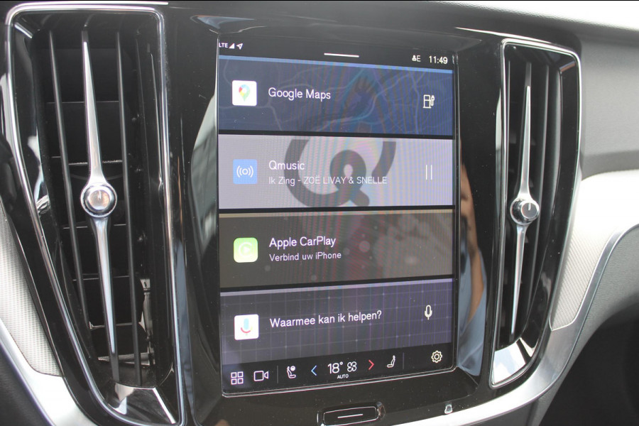 Volvo V60 T6 350PK Automaat Plug-in hybrid AWD Plus Dark Panoramisch schuif-kanteldak / Semi elektrisch wegklapbare trekhaak / Google infotainment / Verwarmbare voorstoelen en stuurwiel / Adaptieve cruise control