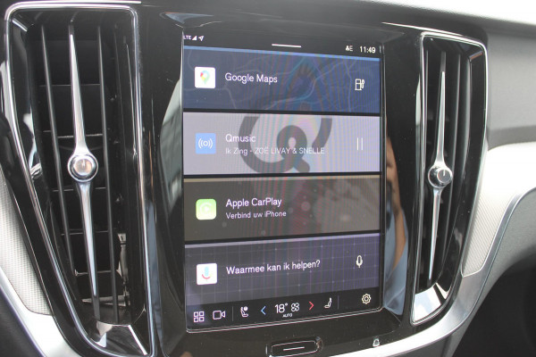 Volvo V60 T6 350PK Automaat Plug-in hybrid AWD Plus Dark Panoramisch schuif-kanteldak / Semi elektrisch wegklapbare trekhaak / Google infotainment / Verwarmbare voorstoelen en stuurwiel / Adaptieve cruise control