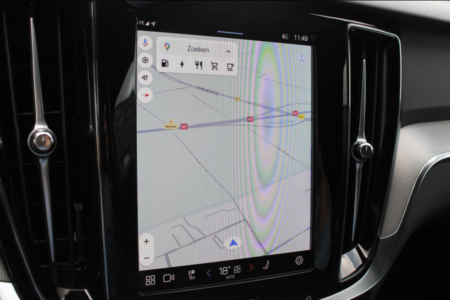 Volvo V60 T6 350PK Automaat Plug-in hybrid AWD Plus Dark Panoramisch schuif-kanteldak / Semi elektrisch wegklapbare trekhaak / Google infotainment / Verwarmbare voorstoelen en stuurwiel / Adaptieve cruise control