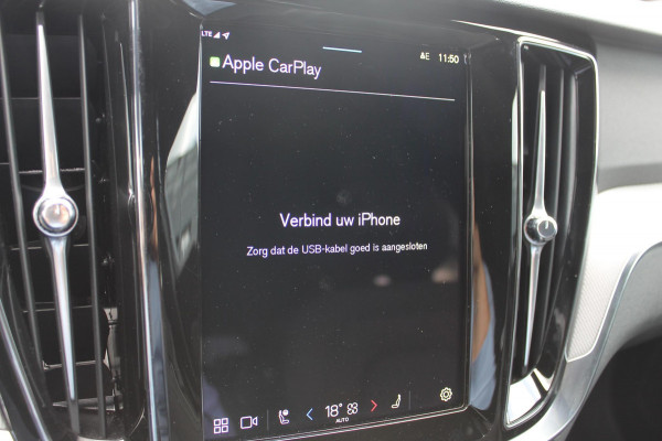 Volvo V60 T6 350PK Automaat Plug-in hybrid AWD Plus Dark Panoramisch schuif-kanteldak / Semi elektrisch wegklapbare trekhaak / Google infotainment / Verwarmbare voorstoelen en stuurwiel / Adaptieve cruise control