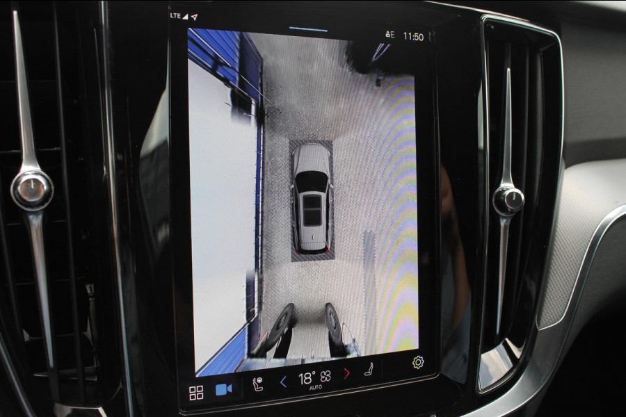 Volvo V60 T6 350PK Automaat Plug-in hybrid AWD Plus Dark Panoramisch schuif-kanteldak / Semi elektrisch wegklapbare trekhaak / Google infotainment / Verwarmbare voorstoelen en stuurwiel / Adaptieve cruise control