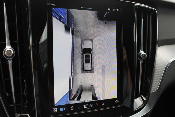 Volvo V60 T6 350PK Automaat Plug-in hybrid AWD Plus Dark Panoramisch schuif-kanteldak / Semi elektrisch wegklapbare trekhaak / Google infotainment / Verwarmbare voorstoelen en stuurwiel / Adaptieve cruise control
