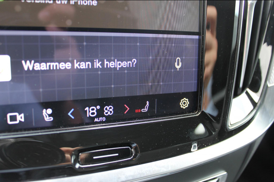 Volvo V60 T6 350PK Automaat Plug-in hybrid AWD Plus Dark Panoramisch schuif-kanteldak / Semi elektrisch wegklapbare trekhaak / Google infotainment / Verwarmbare voorstoelen en stuurwiel / Adaptieve cruise control