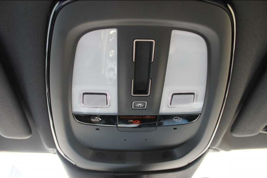 Volvo V60 T6 350PK Automaat Plug-in hybrid AWD Plus Dark Panoramisch schuif-kanteldak / Semi elektrisch wegklapbare trekhaak / Google infotainment / Verwarmbare voorstoelen en stuurwiel / Adaptieve cruise control