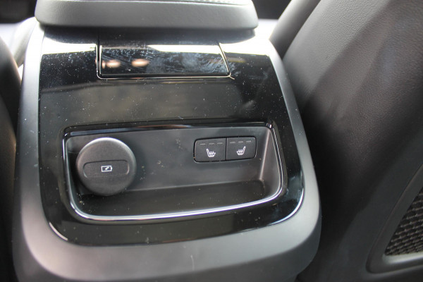 Volvo V60 T6 350PK Automaat Plug-in hybrid AWD Plus Dark Panoramisch schuif-kanteldak / Semi elektrisch wegklapbare trekhaak / Google infotainment / Verwarmbare voorstoelen en stuurwiel / Adaptieve cruise control
