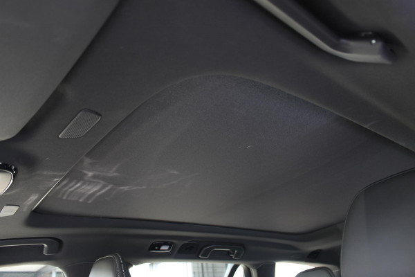 Volvo V60 T6 350PK Automaat Plug-in hybrid AWD Plus Dark Panoramisch schuif-kanteldak / Semi elektrisch wegklapbare trekhaak / Google infotainment / Verwarmbare voorstoelen en stuurwiel / Adaptieve cruise control