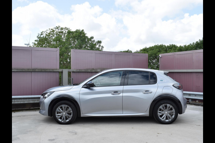 Peugeot e-208 EV Allure 50 kWh 3 FASE | NAVIGATIE & CARPLAY | PARKEERSENSOREN | E.C.C. |