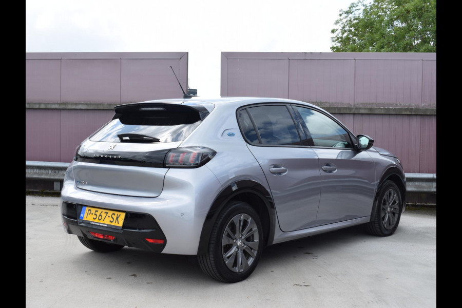 Peugeot e-208 EV Allure 50 kWh 3 FASE | NAVIGATIE & CARPLAY | PARKEERSENSOREN | E.C.C. |