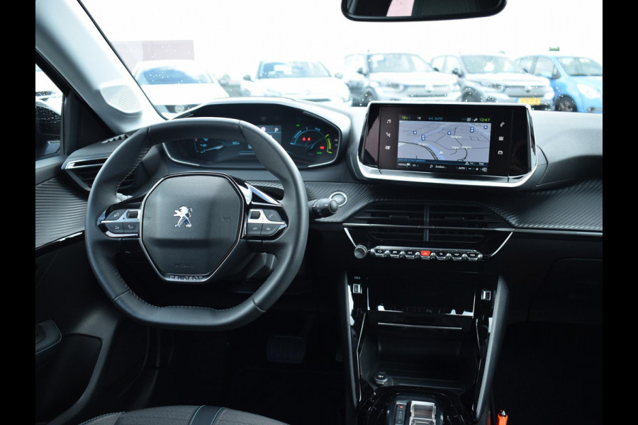 Peugeot e-208 EV Allure 50 kWh 3 FASE | NAVIGATIE & CARPLAY | PARKEERSENSOREN | E.C.C. |