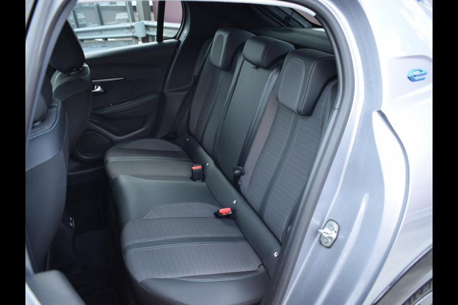 Peugeot e-208 EV Allure 50 kWh 3 FASE | NAVIGATIE & CARPLAY | PARKEERSENSOREN | E.C.C. |