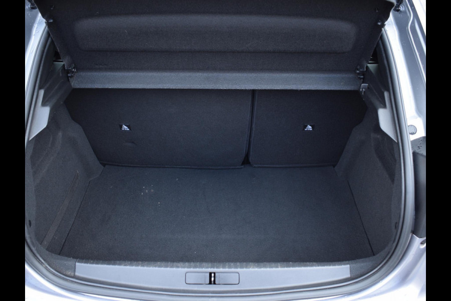 Peugeot e-208 EV Allure 50 kWh 3 FASE | NAVIGATIE & CARPLAY | PARKEERSENSOREN | E.C.C. |