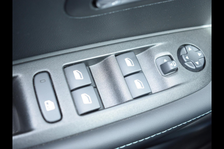 Peugeot e-208 EV Allure 50 kWh 3 FASE | NAVIGATIE & CARPLAY | PARKEERSENSOREN | E.C.C. |