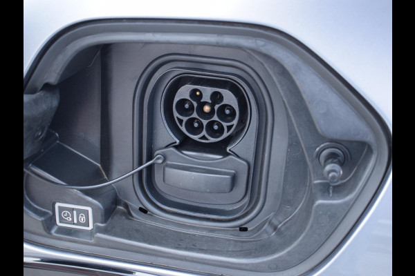 Peugeot e-208 EV Allure 50 kWh 3 FASE | NAVIGATIE & CARPLAY | PARKEERSENSOREN | E.C.C. |