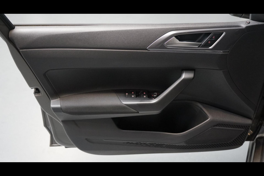 Volkswagen Polo 1.5 TSI R-Line AUTOMAAT-CAMERA-CARPLAY-CLIMA-CRUISE-DAB-FULL LED-MODE-NAVIGATIE-PANORAMA-STOELVERWARMING