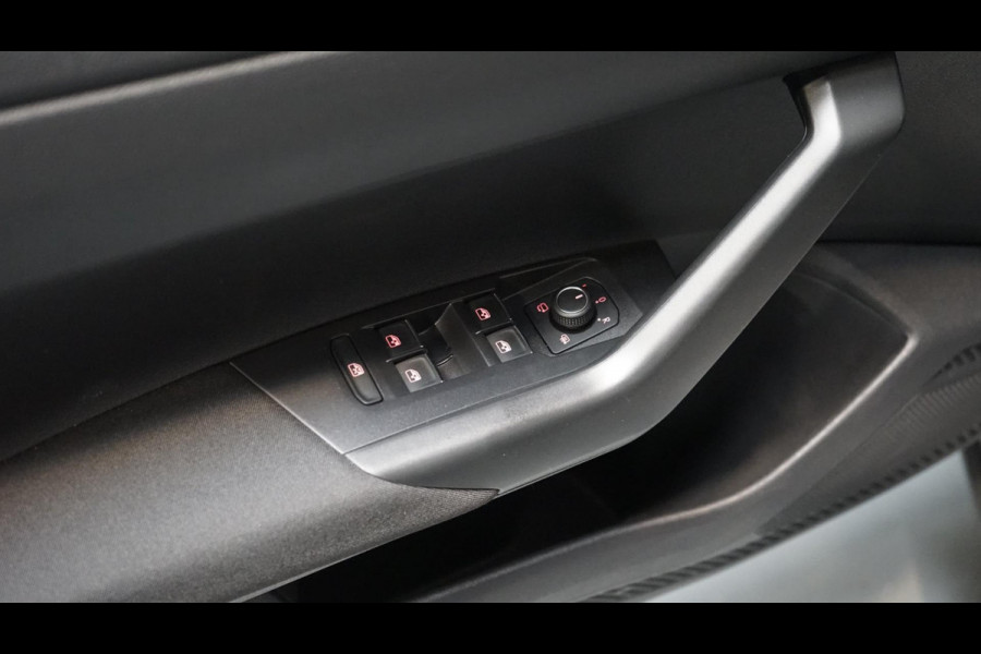 Volkswagen Polo 1.5 TSI R-Line AUTOMAAT-CAMERA-CARPLAY-CLIMA-CRUISE-DAB-FULL LED-MODE-NAVIGATIE-PANORAMA-STOELVERWARMING