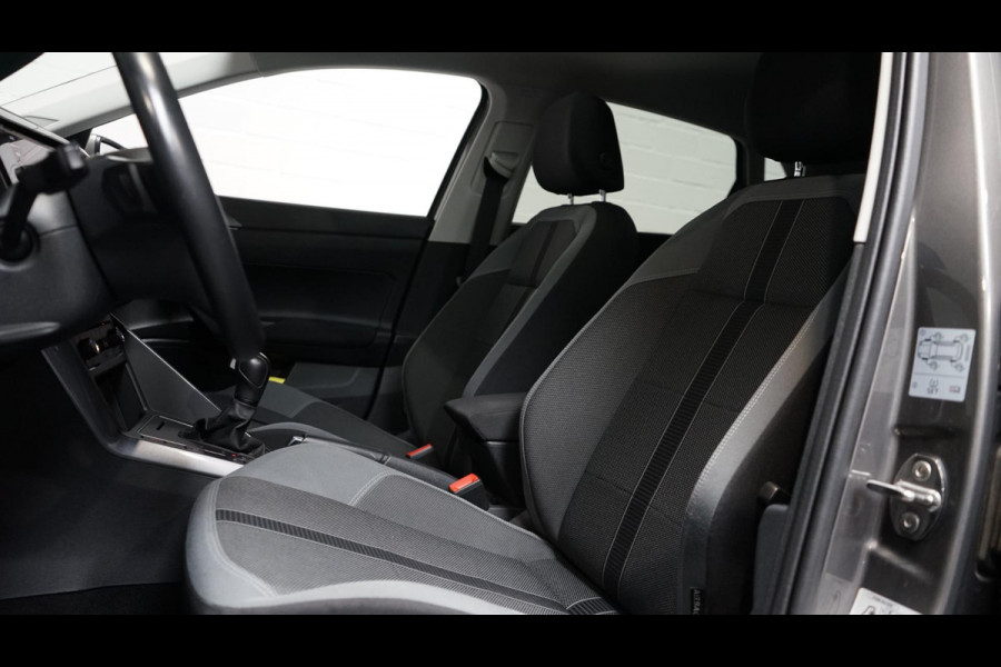 Volkswagen Polo 1.5 TSI R-Line AUTOMAAT-CAMERA-CARPLAY-CLIMA-CRUISE-DAB-FULL LED-MODE-NAVIGATIE-PANORAMA-STOELVERWARMING