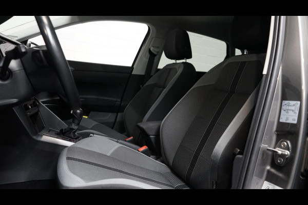 Volkswagen Polo 1.5 TSI R-Line AUTOMAAT-CAMERA-CARPLAY-CLIMA-CRUISE-DAB-FULL LED-MODE-NAVIGATIE-PANORAMA-STOELVERWARMING