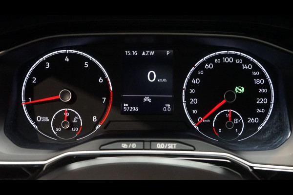 Volkswagen Polo 1.5 TSI R-Line AUTOMAAT-CAMERA-CARPLAY-CLIMA-CRUISE-DAB-FULL LED-MODE-NAVIGATIE-PANORAMA-STOELVERWARMING