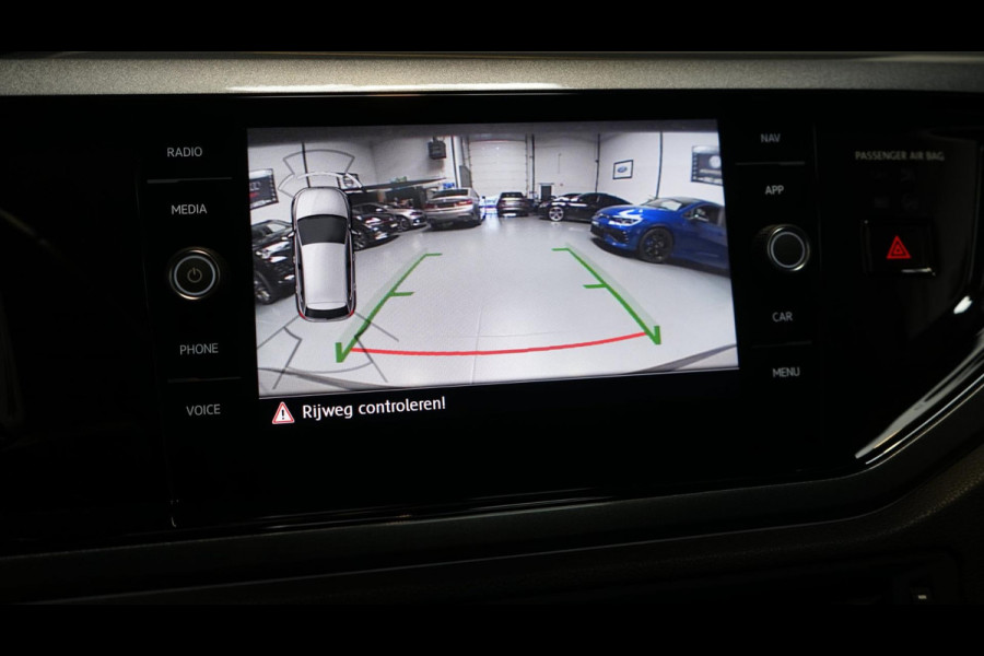 Volkswagen Polo 1.5 TSI R-Line AUTOMAAT-CAMERA-CARPLAY-CLIMA-CRUISE-DAB-FULL LED-MODE-NAVIGATIE-PANORAMA-STOELVERWARMING