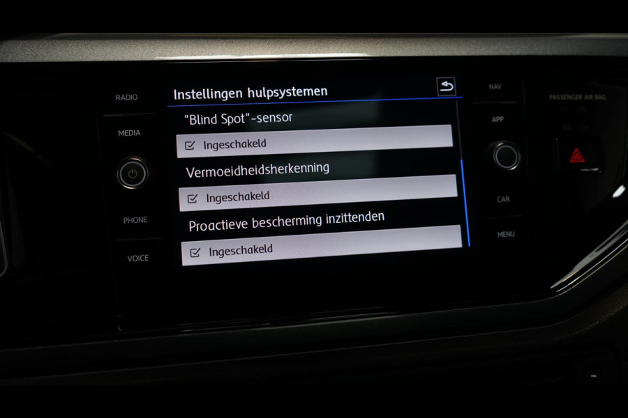 Volkswagen Polo 1.5 TSI R-Line AUTOMAAT-CAMERA-CARPLAY-CLIMA-CRUISE-DAB-FULL LED-MODE-NAVIGATIE-PANORAMA-STOELVERWARMING