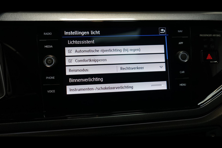 Volkswagen Polo 1.5 TSI R-Line AUTOMAAT-CAMERA-CARPLAY-CLIMA-CRUISE-DAB-FULL LED-MODE-NAVIGATIE-PANORAMA-STOELVERWARMING