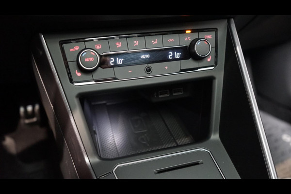 Volkswagen Polo 1.5 TSI R-Line AUTOMAAT-CAMERA-CARPLAY-CLIMA-CRUISE-DAB-FULL LED-MODE-NAVIGATIE-PANORAMA-STOELVERWARMING