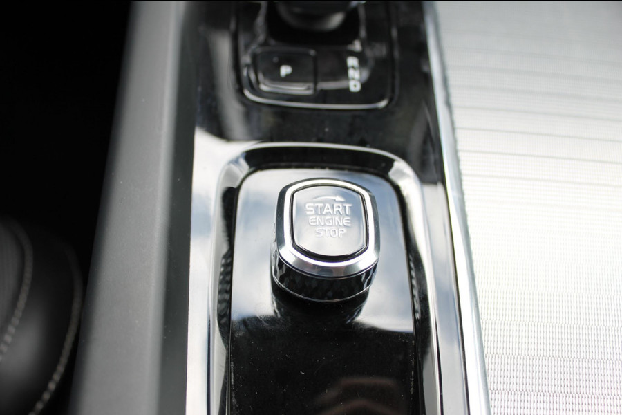 Volvo XC60 T6 350PK Plug-in hybrid AWD Ultra Black Edition Long Range / Lederlook dashboard / 360 graden camara / 21" lichtmetalen velgen