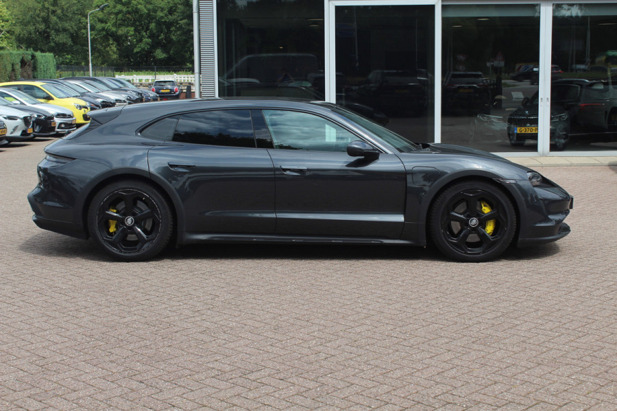 Porsche Taycan Cross Turismo 4 93 kWh / Panoramadak / 360Camera / Head-up / Passenger Display / 20'' / Bose / Sportchrono / Leder / Luchtvering / Stuurverwarming / Dodehoek / ACC / Stoelverwarming 4x / Warmtepomp