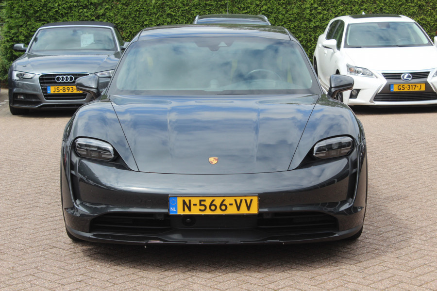 Porsche Taycan Cross Turismo 4 93 kWh / Panoramadak / 360Camera / Head-up / Passenger Display / 20'' / Bose / Sportchrono / Leder / Luchtvering / Stuurverwarming / Dodehoek / ACC / Stoelverwarming 4x / Warmtepomp