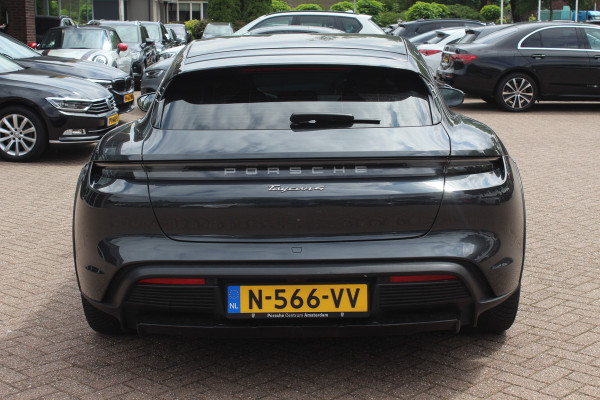 Porsche Taycan Cross Turismo 4 93 kWh / Panoramadak / 360Camera / Head-up / Passenger Display / 20'' / Bose / Sportchrono / Leder / Luchtvering / Stuurverwarming / Dodehoek / ACC / Stoelverwarming 4x / Warmtepomp