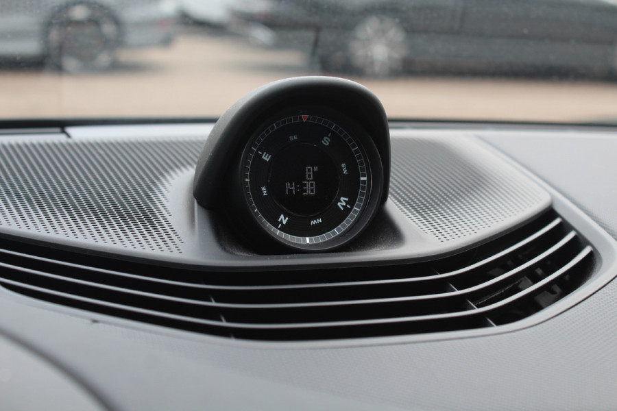 Porsche Taycan Cross Turismo 4 93 kWh / Panoramadak / 360Camera / Head-up / Passenger Display / 20'' / Bose / Sportchrono / Leder / Luchtvering / Stuurverwarming / Dodehoek / ACC / Stoelverwarming 4x / Warmtepomp