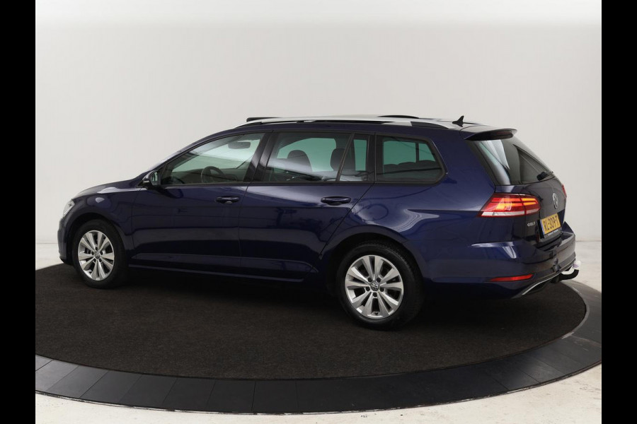 Volkswagen Golf 1.0 TSI Comfortline | Panoramadak | Stoelverwarming | Massage | Full LED | Carplay | Camera | Adaptive cruise | Sportstoelen | Climate control