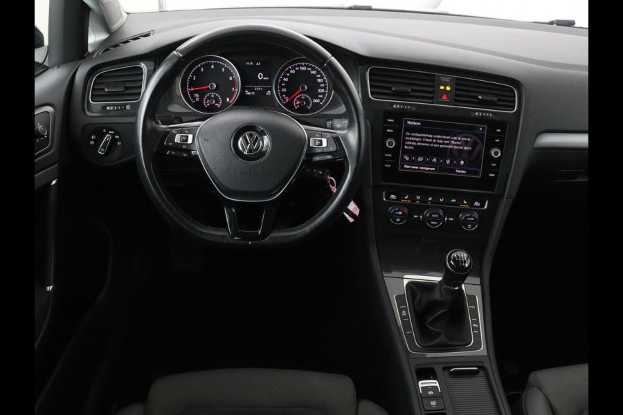 Volkswagen Golf 1.0 TSI Comfortline | Panoramadak | Stoelverwarming | Massage | Full LED | Carplay | Camera | Adaptive cruise | Sportstoelen | Climate control