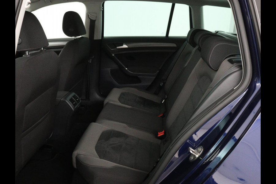 Volkswagen Golf 1.0 TSI Comfortline | Panoramadak | Stoelverwarming | Massage | Full LED | Carplay | Camera | Adaptive cruise | Sportstoelen | Climate control