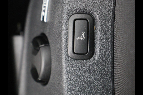 Volkswagen Golf 1.0 TSI Comfortline | Panoramadak | Stoelverwarming | Massage | Full LED | Carplay | Camera | Adaptive cruise | Sportstoelen | Climate control