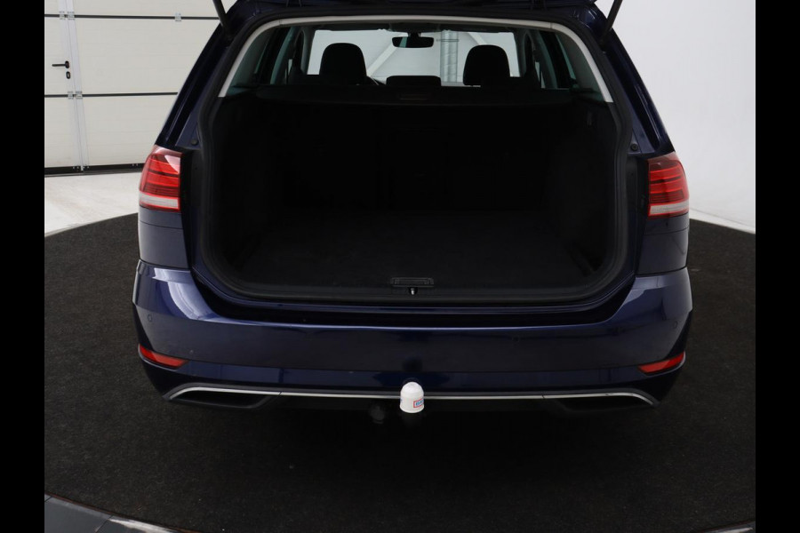 Volkswagen Golf 1.0 TSI Comfortline | Panoramadak | Stoelverwarming | Massage | Full LED | Carplay | Camera | Adaptive cruise | Sportstoelen | Climate control