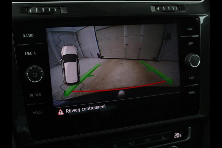 Volkswagen Golf 1.0 TSI Comfortline | Panoramadak | Stoelverwarming | Massage | Full LED | Carplay | Camera | Adaptive cruise | Sportstoelen | Climate control