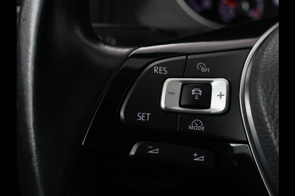 Volkswagen Golf 1.0 TSI Comfortline | Panoramadak | Stoelverwarming | Massage | Full LED | Carplay | Camera | Adaptive cruise | Sportstoelen | Climate control