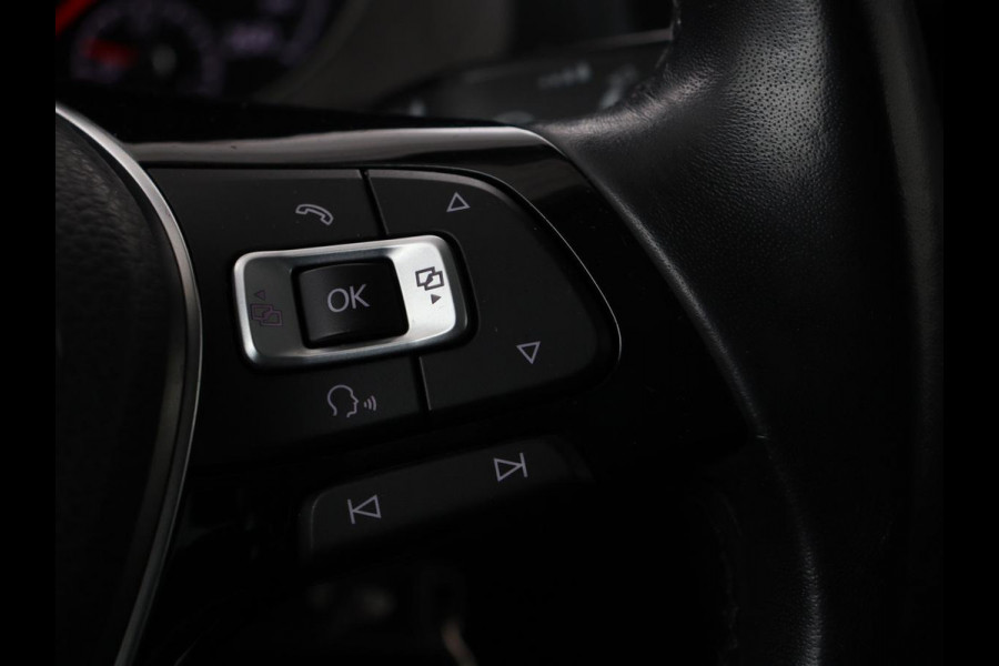 Volkswagen Golf 1.0 TSI Comfortline | Panoramadak | Stoelverwarming | Massage | Full LED | Carplay | Camera | Adaptive cruise | Sportstoelen | Climate control