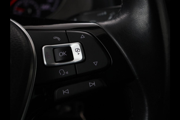 Volkswagen Golf 1.0 TSI Comfortline | Panoramadak | Stoelverwarming | Massage | Full LED | Carplay | Camera | Adaptive cruise | Sportstoelen | Climate control