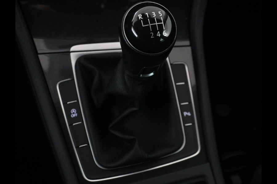 Volkswagen Golf 1.0 TSI Comfortline | Panoramadak | Stoelverwarming | Massage | Full LED | Carplay | Camera | Adaptive cruise | Sportstoelen | Climate control