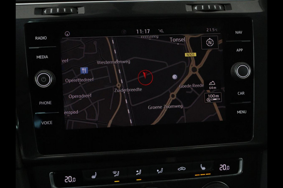 Volkswagen Golf 1.0 TSI Comfortline | Panoramadak | Stoelverwarming | Massage | Full LED | Carplay | Camera | Adaptive cruise | Sportstoelen | Climate control