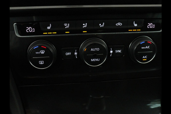 Volkswagen Golf 1.0 TSI Comfortline | Panoramadak | Stoelverwarming | Massage | Full LED | Carplay | Camera | Adaptive cruise | Sportstoelen | Climate control