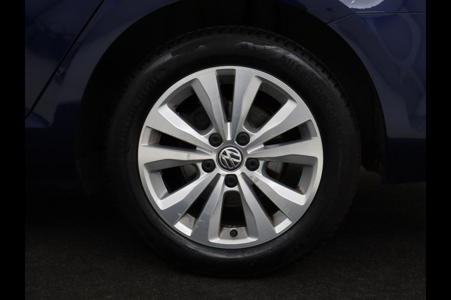 Volkswagen Golf 1.0 TSI Comfortline | Panoramadak | Stoelverwarming | Massage | Full LED | Carplay | Camera | Adaptive cruise | Sportstoelen | Climate control